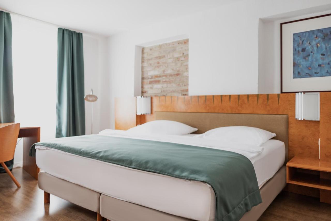 Hotel Cristallo Landshut Bagian luar foto