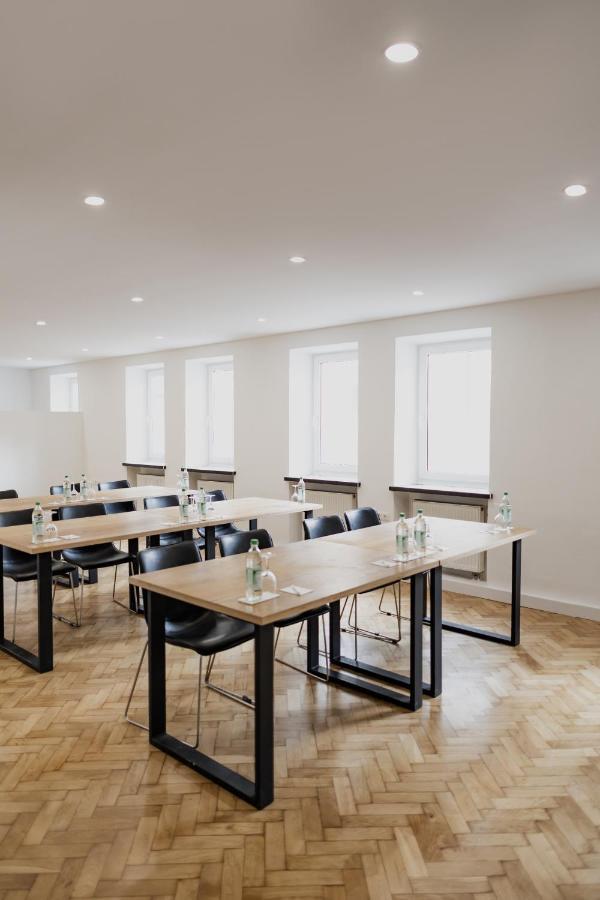Hotel Cristallo Landshut Bagian luar foto