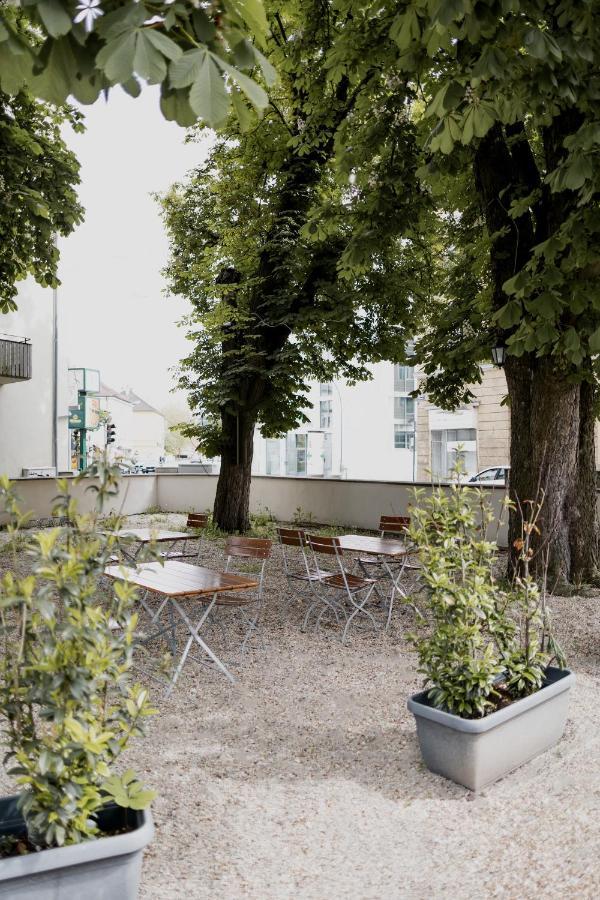 Hotel Cristallo Landshut Bagian luar foto