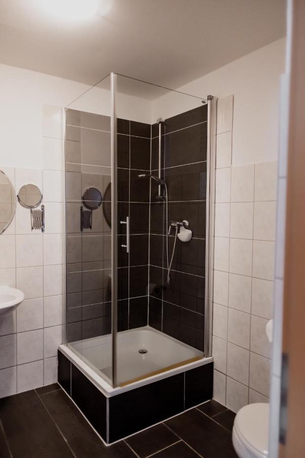 Hotel Cristallo Landshut Bagian luar foto