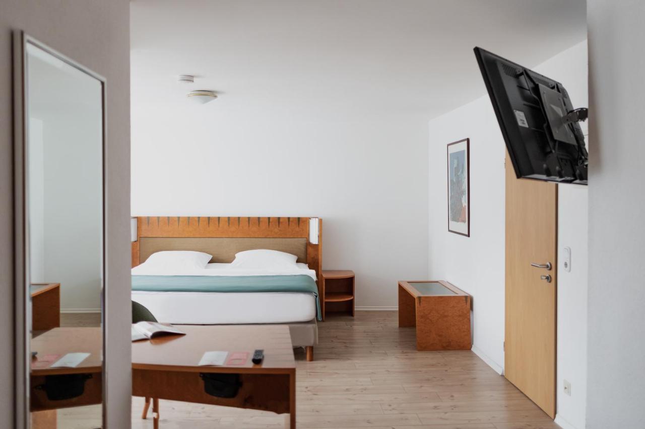 Hotel Cristallo Landshut Bagian luar foto
