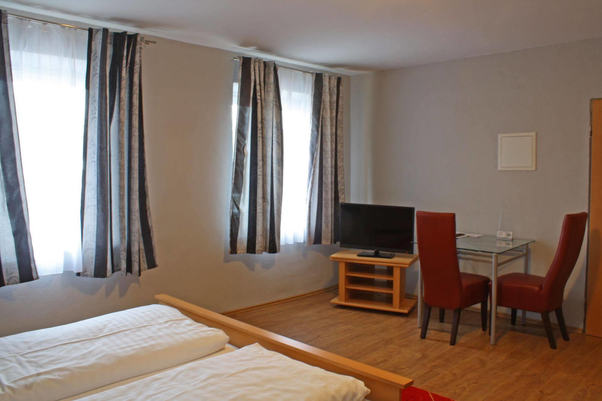 Hotel Cristallo Landshut Bagian luar foto