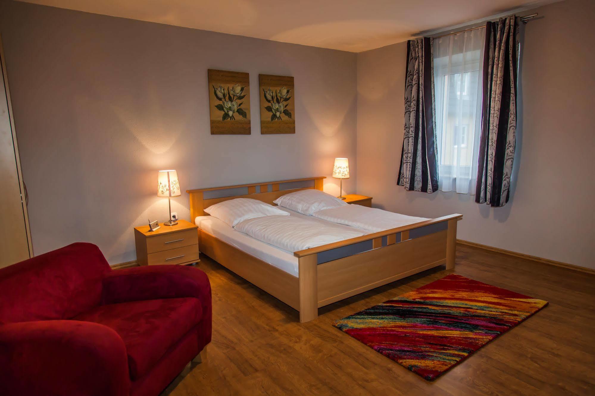 Hotel Cristallo Landshut Bagian luar foto