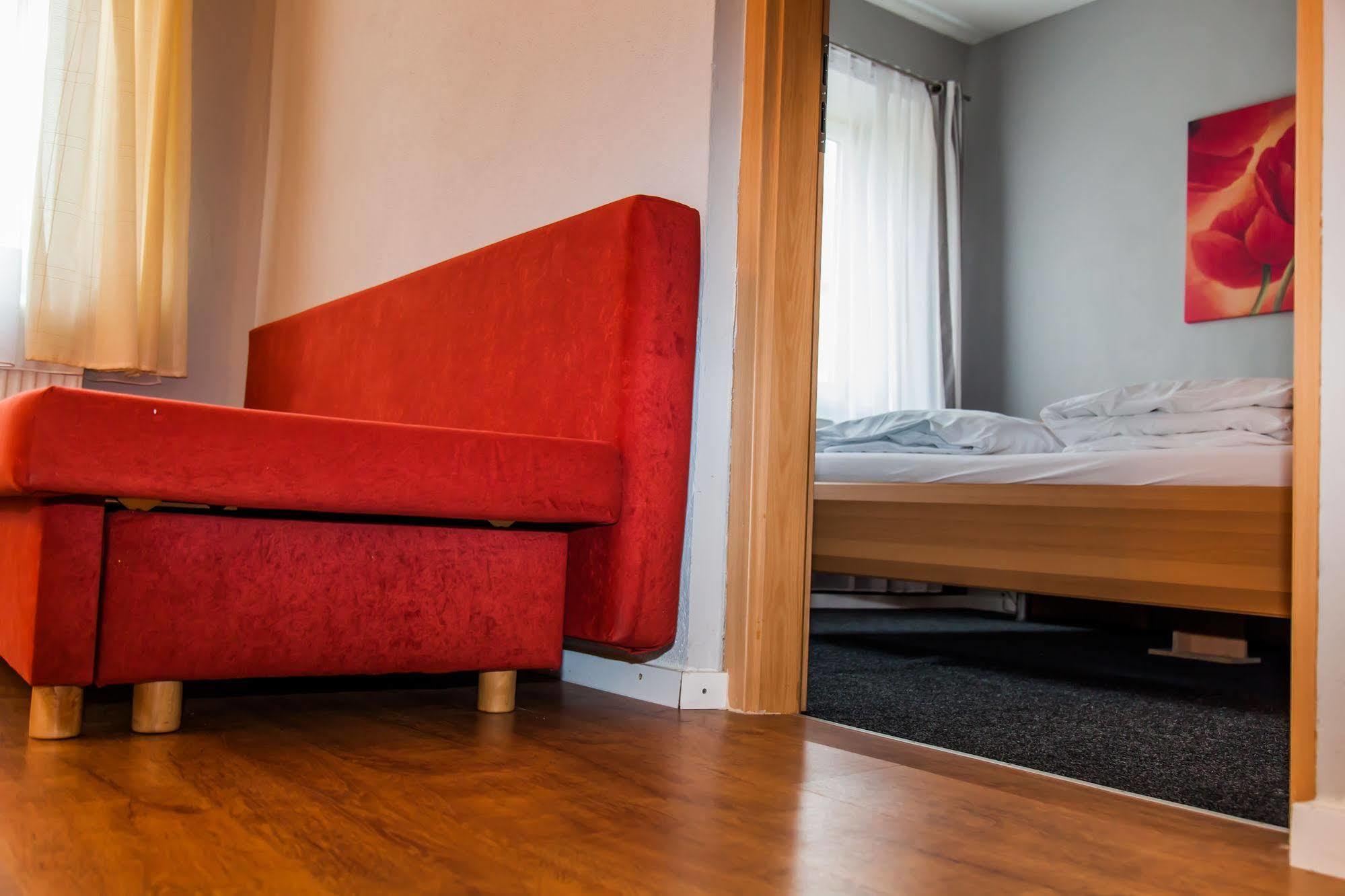 Hotel Cristallo Landshut Bagian luar foto